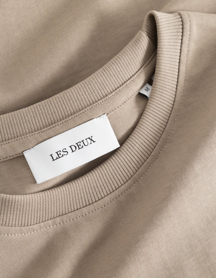 Les deux late night service t-shirt desert taupe